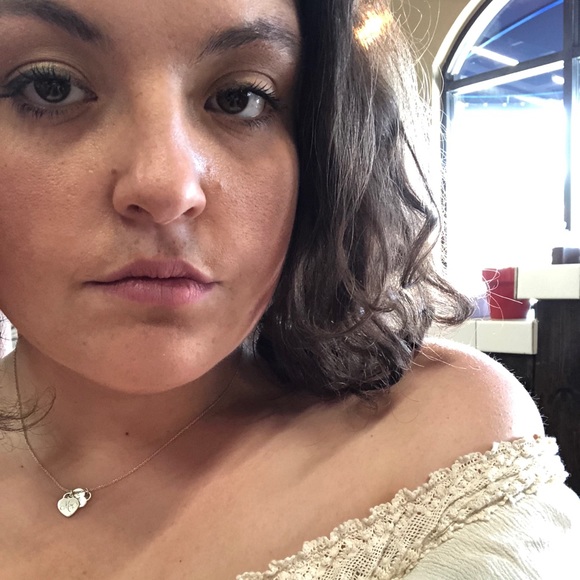 Meet your Posher, Hillary - Picture 1 of 1